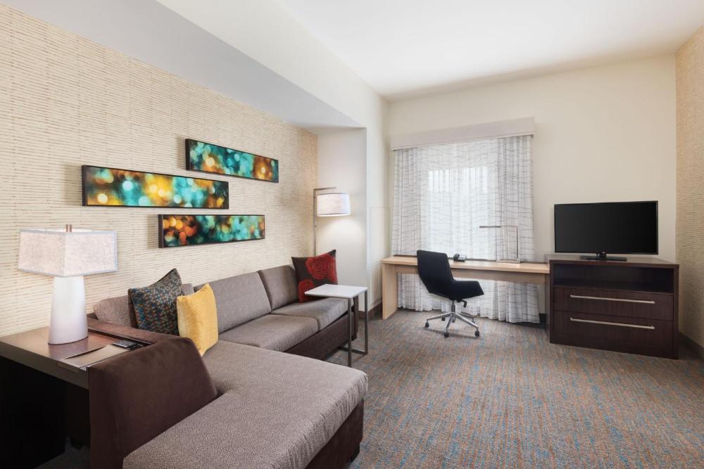One-Bedroom King Suite with Sofa Bed - Hearing Accessible interior